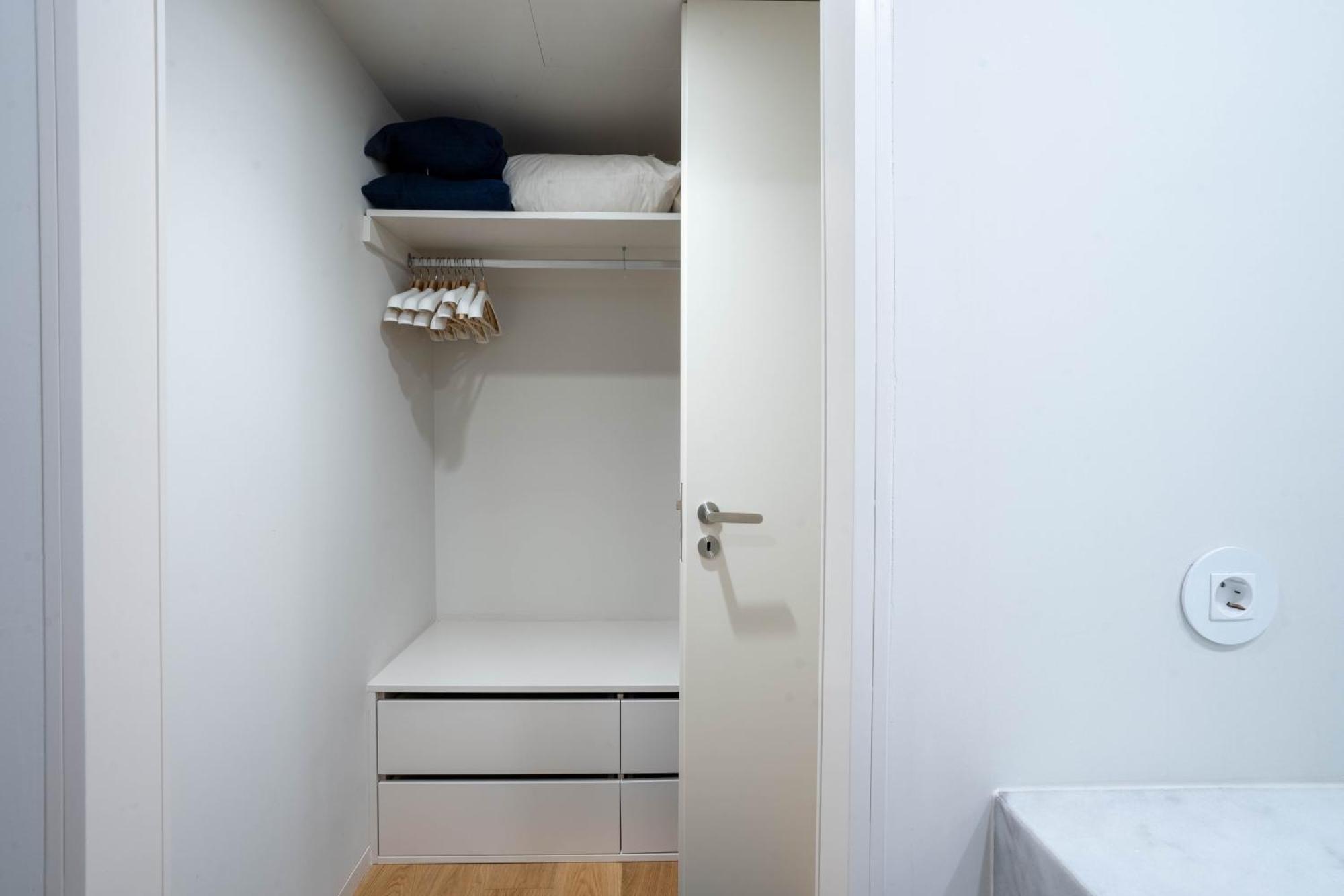Apartment Primrose 1br Delight W Parking By Lovelystay Porto