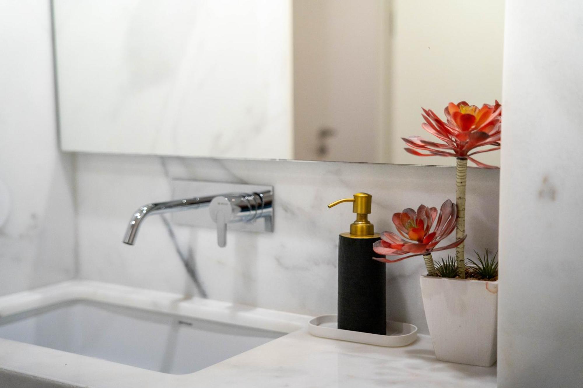 Primrose 1br Delight W Parking By Lovelystay Apartment Porto