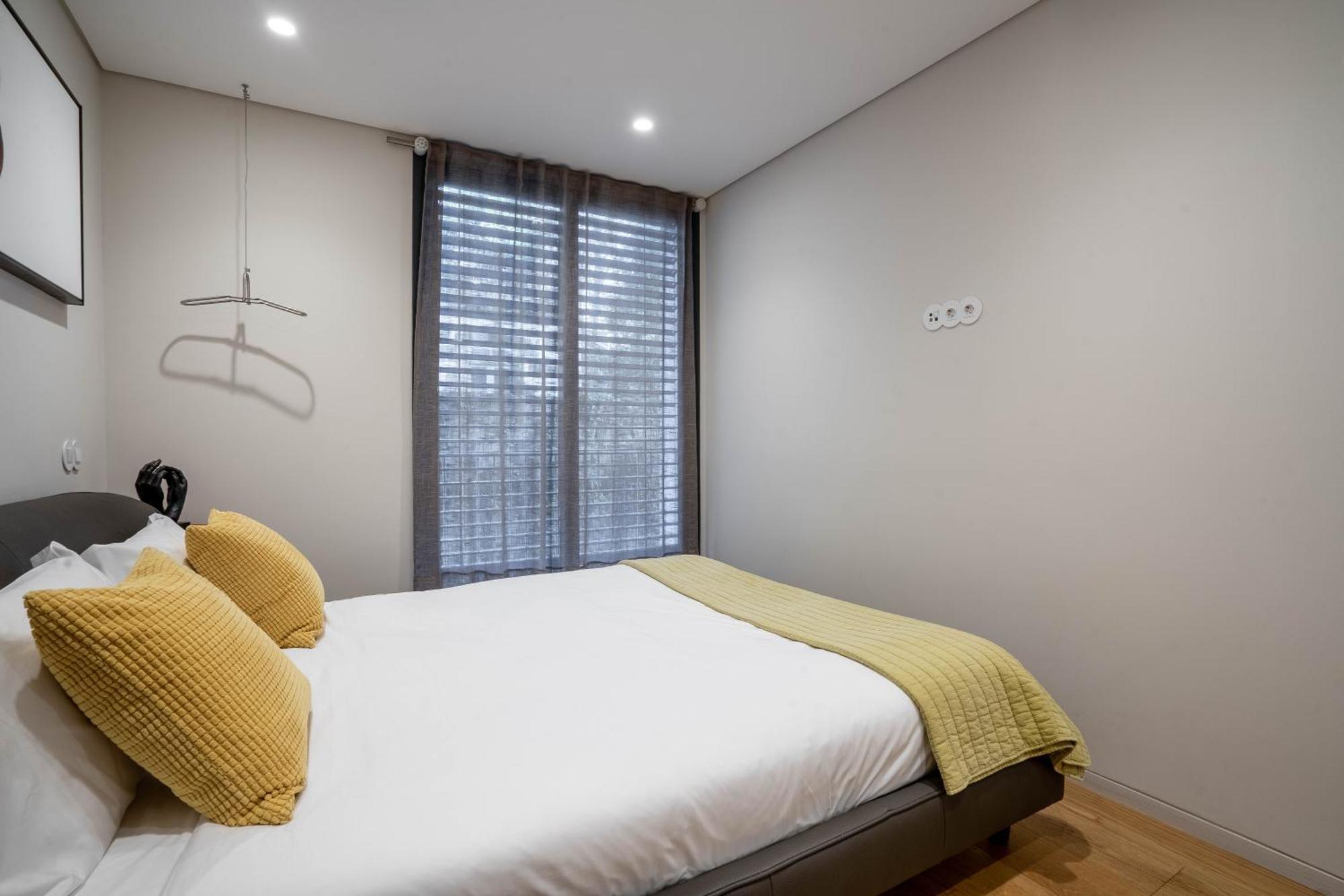 Apartment Primrose 1br Delight W Parking By Lovelystay Porto